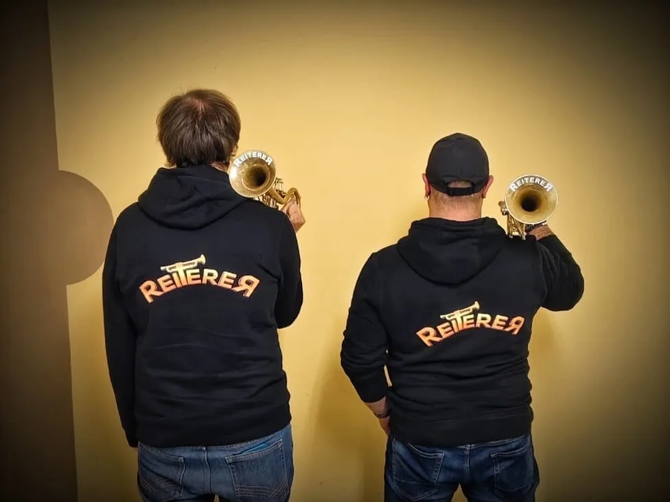 Reiterer Spieler mit Trompeten